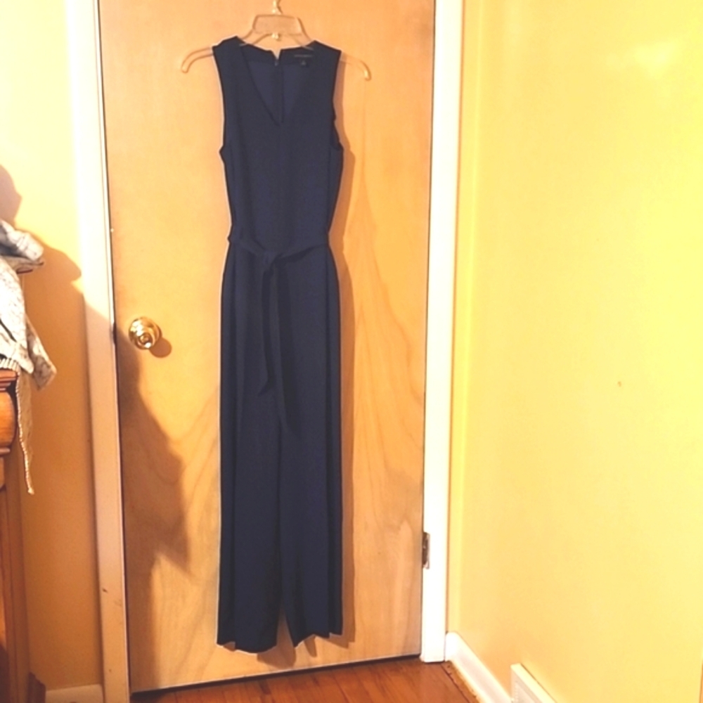 Banana Republic jumpsuit,wide legs, v neck navy blue size 0 Like New